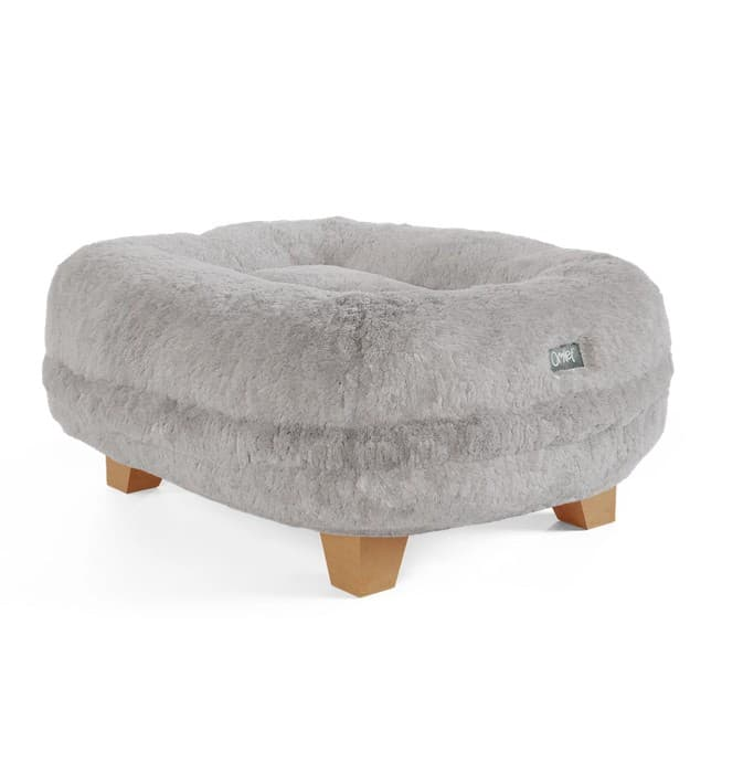 Fluffy donut-shaped cat bed